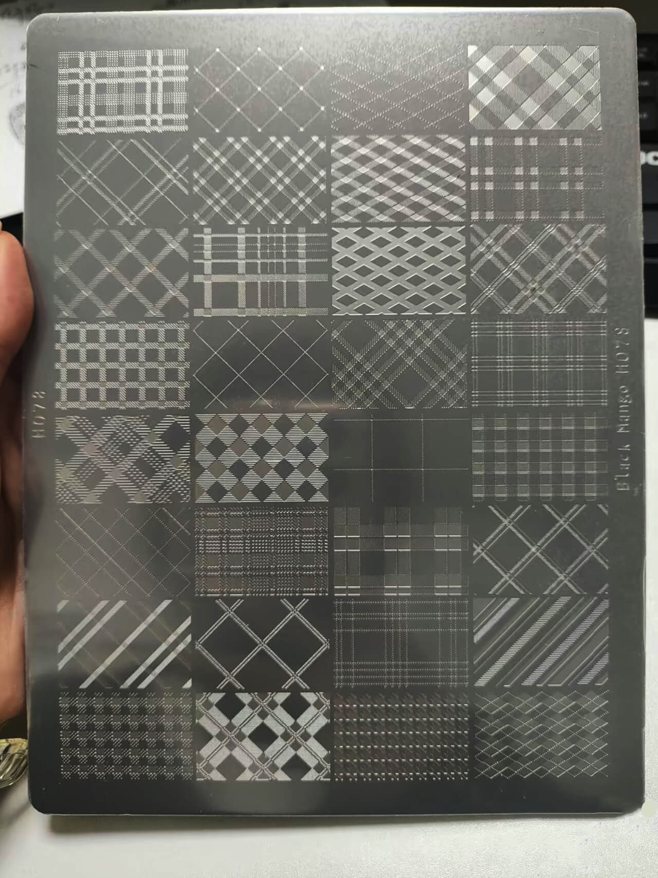 Plaid & Line Nail Art Stamping Plate – Grid Pattern Engraved Steel Template for Nail Design